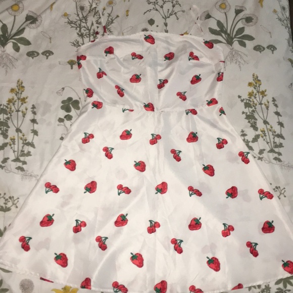 Dresses & Skirts - Cute spring dress🍓🍒🌸
